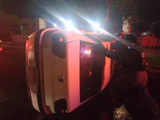 Policía Vial atiende volcadura en el fraccionamiento La Soledad