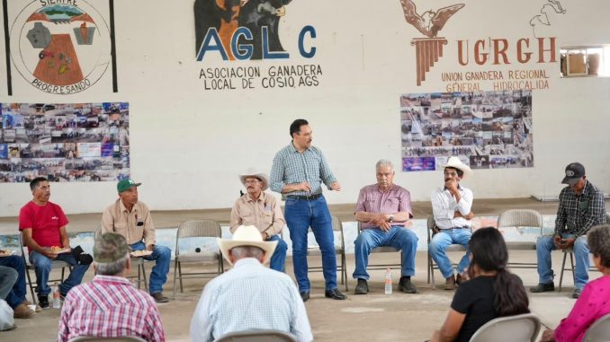 Toño Martín del Campo escucha a ganaderos y productores de Cosío para impulsar soluciones al campo