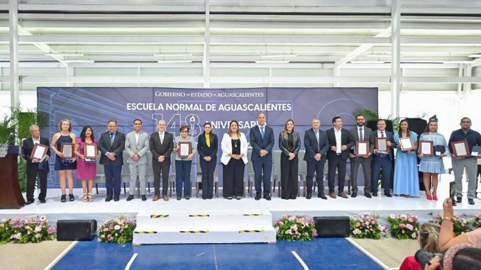 Gobernadora Tere Jiménez reconoce 148 años de historia y vocación de la Escuela Normal de Aguascalientes