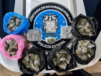 Policías Estatales aseguran más de 300 envoltorios con sustancias presumiblemente ilícitas, localizados dentro de un vehículo