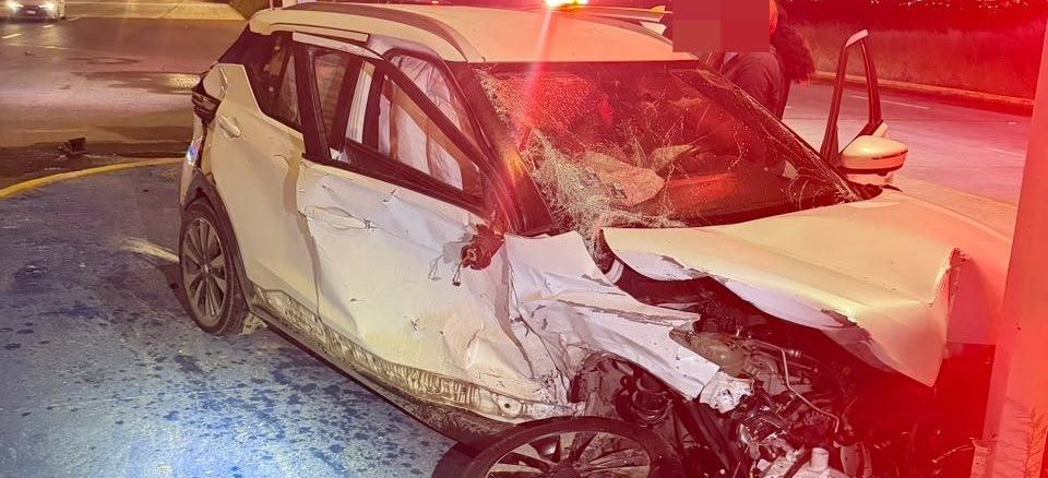 Policía Vial atiende choque entre dos vehículos en Av. Siglo XXI