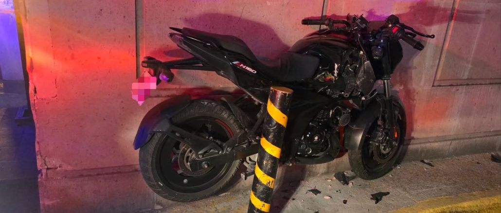 Policía Vial atiende choque contra objeto fijo en la zona centro