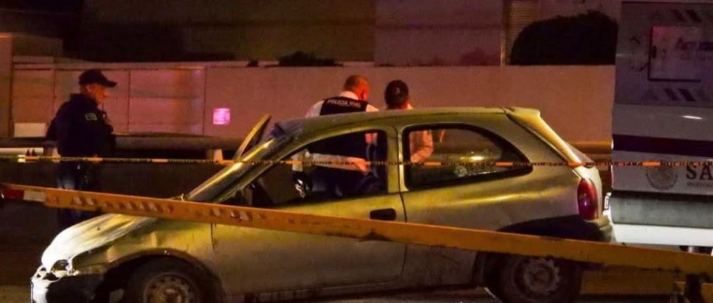 Policía Vial atiende choque con posterior volcadura en Blvd. a Zacatecas