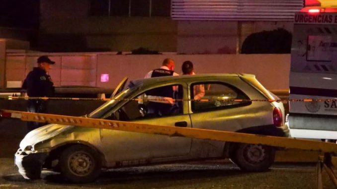 Policía Vial atiende choque con posterior volcadura en Blvd. a Zacatecas