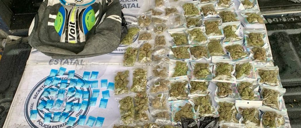 Policías del Mando Coordinado lograron el aseguramiento de más de 30 envoltorios de sustancia granulada y 60 de hierba verde seca en el Municipio de Calvillo