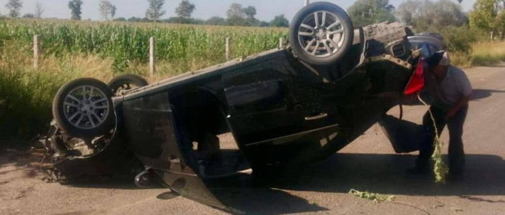 Policías Estatales intervinieron accidente tipo choque y volcadura en la carretera estatal 2