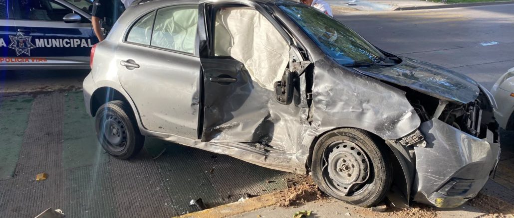 Policía Vial atiende accidente en Av. Alameda