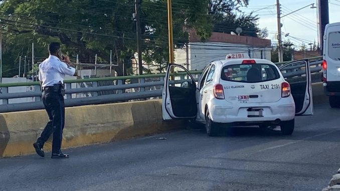 Policía Vial atiende accidente en puente de Avenida de la Convención