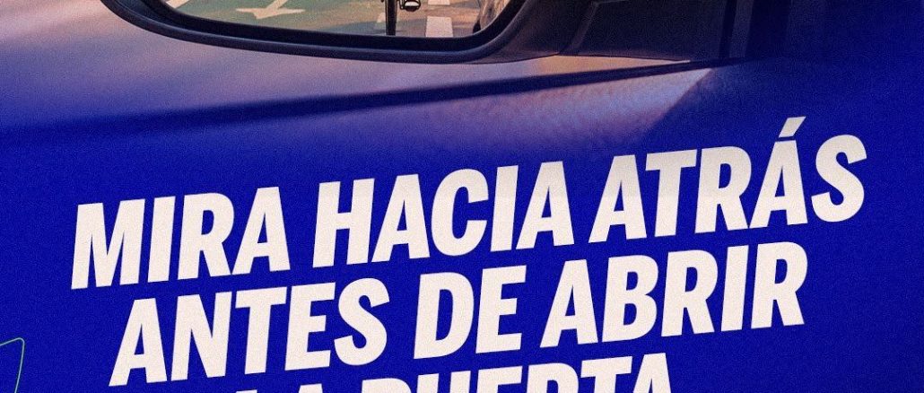 🚲 Antes de abrir la puerta, mira hacia atrás y asegúrate de que no venga nadie