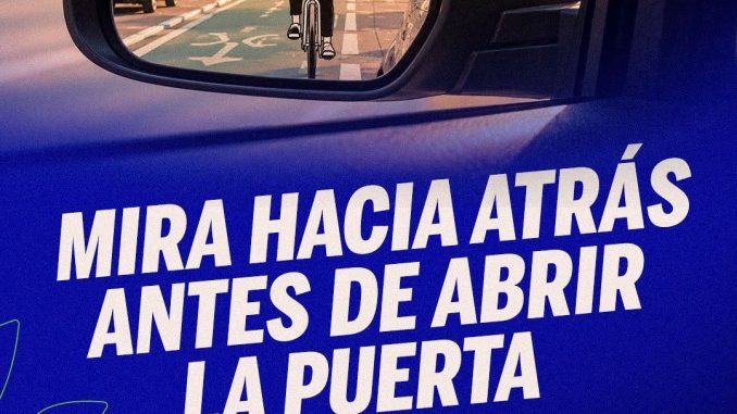 🚲 Antes de abrir la puerta, mira hacia atrás y asegúrate de que no venga nadie