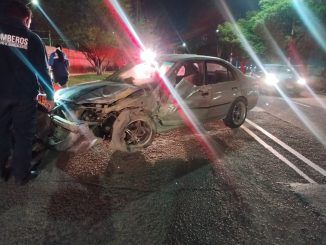 Policía Vial atiende choque contra jardinera en Av. Tecnológico