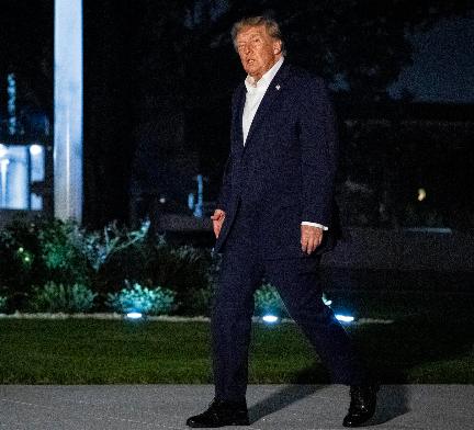 ¿Por qué los votantes latinos están retirando su apoyo a Trump?