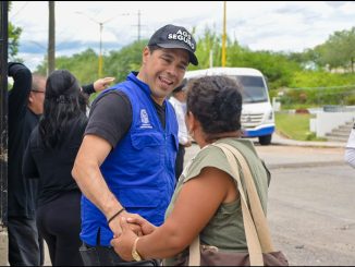 Atiende Leo Montañez peticiones ciudadanas en Lomas del Mirador