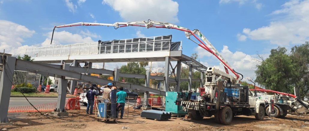 Avanza Municipio en los trabajos del Puente peatonal en Pirules