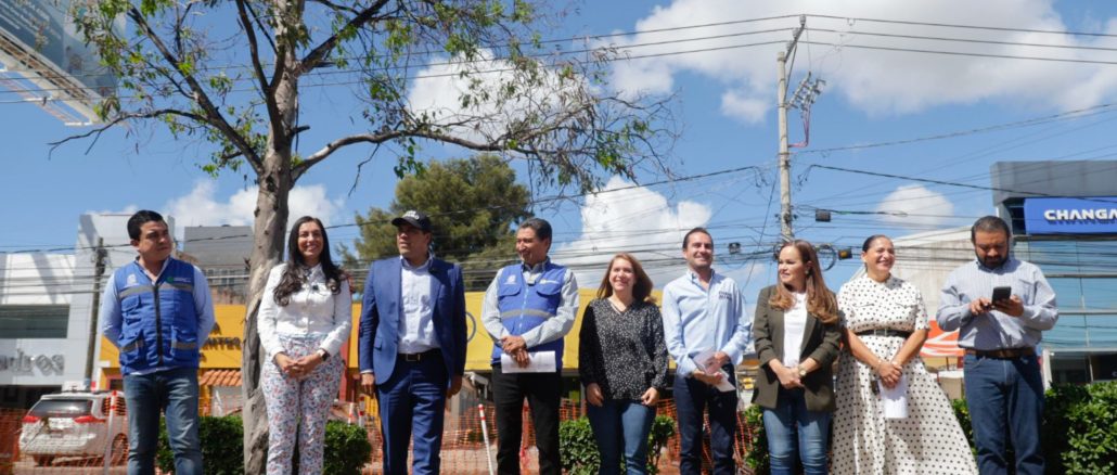 Continúa Leo Montañez con la rehabilitación vial de Av. Independencia