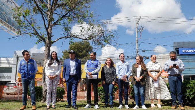 Continúa Leo Montañez con la rehabilitación vial de Av. Independencia