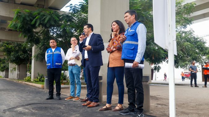 Supervisa Leo Montañez rehabilitación de la carpeta asfáltica de la lateral de Av. Aguascalientes Sur