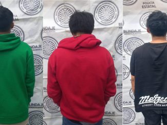 Tres personas en poder de envoltorios con hierba verde al parecer marihuana son detenidos por Policías del Mando Coordinado