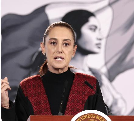 La presidenta Claudia Sheinbaum llama a tomar precauciones ante el paso de "Simón"