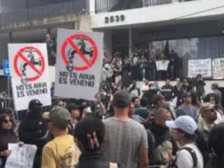 Miles marchan para exigir una alerta sanitaria por agua sucia en Guadalajara