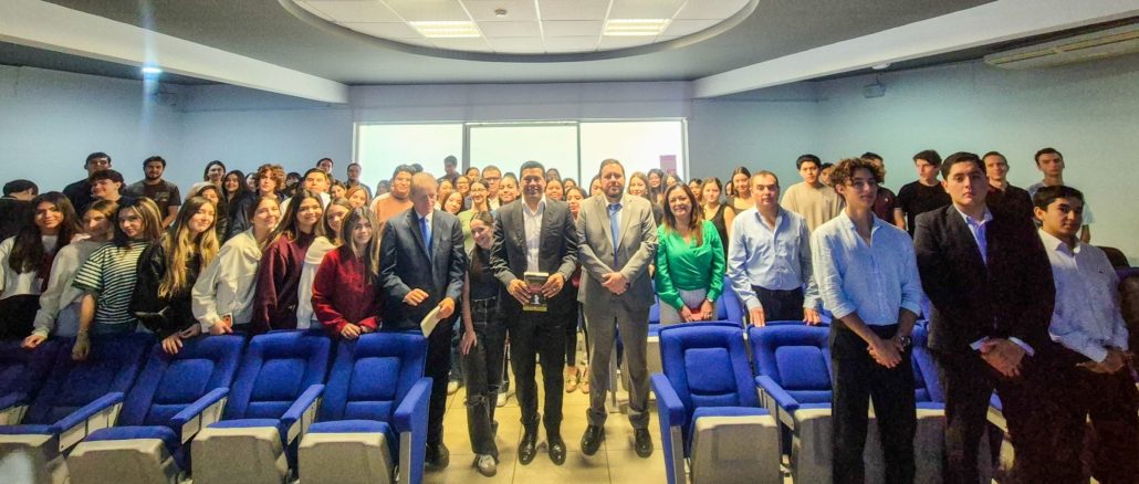 Tecnología al servicio de la gente: Leo Montañez presenta a Universitarios de la Cuauhtémoc aplicaciones de IA en el Municipio