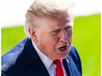 Trump sugiere que se debería "disparar" a quienes filtran información clasificada