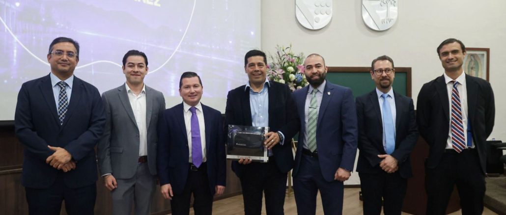 Comparte Leo Montañez resultados y estrategias digitales con universitarios