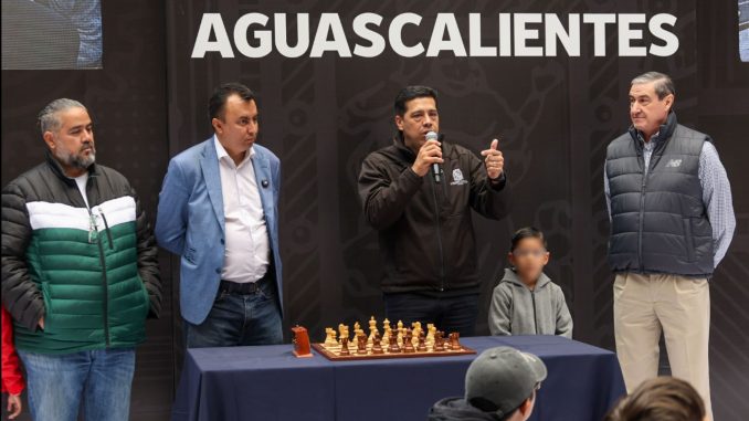 Inaugura Leo Montañez Torneo de Ajedrez