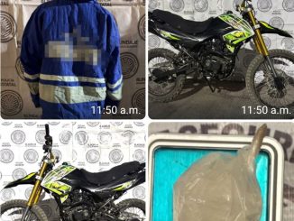 En poder de motocicleta con reporte de robo vigente y sustancia granulada al parecer cristal, fue detenido sujeto por Elementos del Mando Coordinado en el municipio de Pabellón de Arteaga