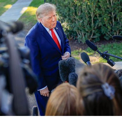 Trump llama "tonta" a una periodista de CNN y "estúpida" a otra de ABC News