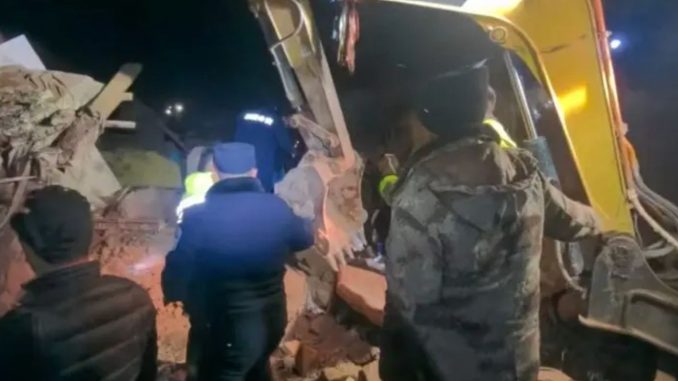 Al menos 16 muertos por terremoto en Tíbet; China intensifica rescates