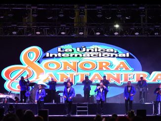 La única internacional Sonora Santanera llena de ritmo y nostalgia al Festival Cultural de la Ciudad