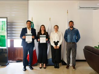 Firma Leo Montañez Carta de Adhesión al Pacto Nacional para eliminar trámites burocráticos