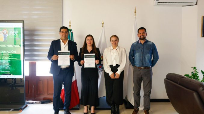 Firma Leo Montañez Carta de Adhesión al Pacto Nacional para eliminar trámites burocráticos
