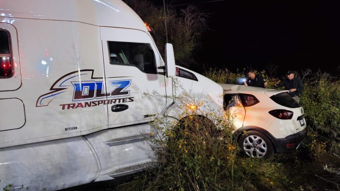 Policías Estatales intervienen accidente en el Municipio de Asientos en el que, lamentablemente perdieron la vida cinco personas