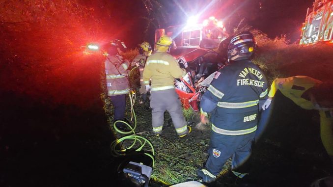 Bomberos del Estado atienden reporte de accidente con personas prensadas en el que, lamentablemente un ciudadano perdió la vida y tres más resultaron lesionadas siendo trasladadas a recibir atención médica en el HGZ 3 del IMSS