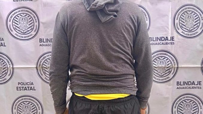 Policías del Mando Coordinado detienen a sujeto por los presuntos delitos de violencia familiar, amenazas con arma de fuego y posesión de sustancias ilícitas
