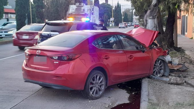 Policía Vial atiende choque contra objetos fijos en Av. Convención de 1914