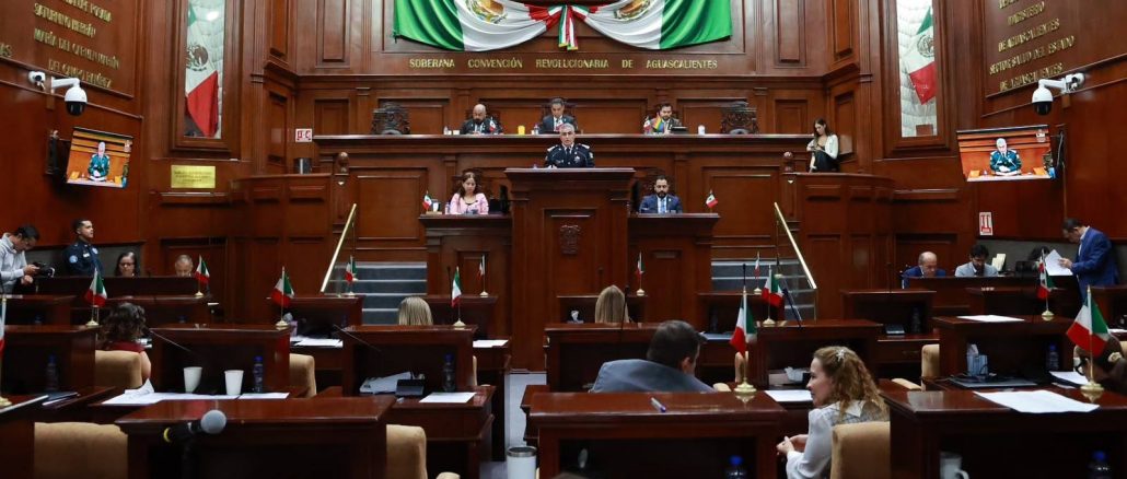 El secretario de Seguridad Pública del Estado acude a la Glosa del Cuarto Informe en el Congreso de Aguascalientes