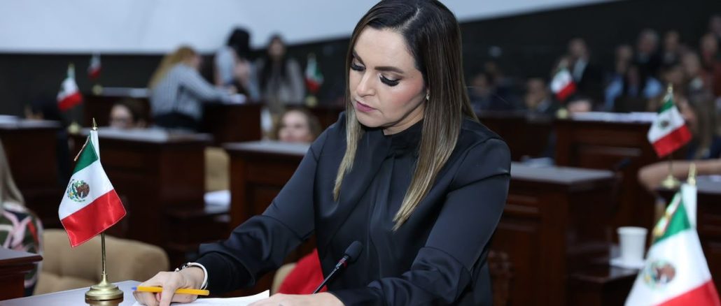 Diputada Ana Gómez exhibe inconsistencias en cifras de salud y exige respuestas durante comparecencia del Secretario Rubén Galaviz