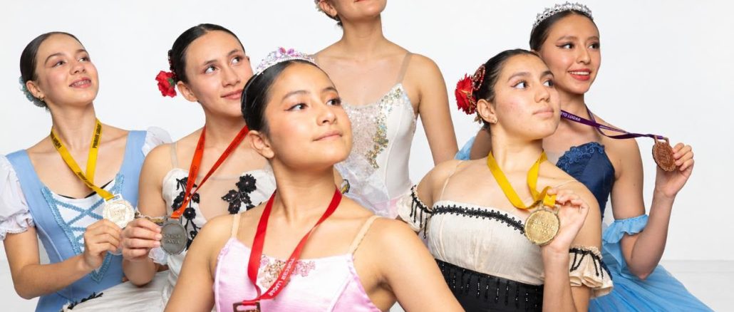 Alumnas de la Universidad de las Ar tes ganan Medallas en Concurso Internacional de Danza