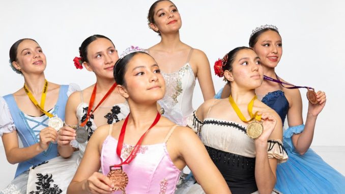 Alumnas de la Universidad de las Ar tes ganan Medallas en Concurso Internacional de Danza
