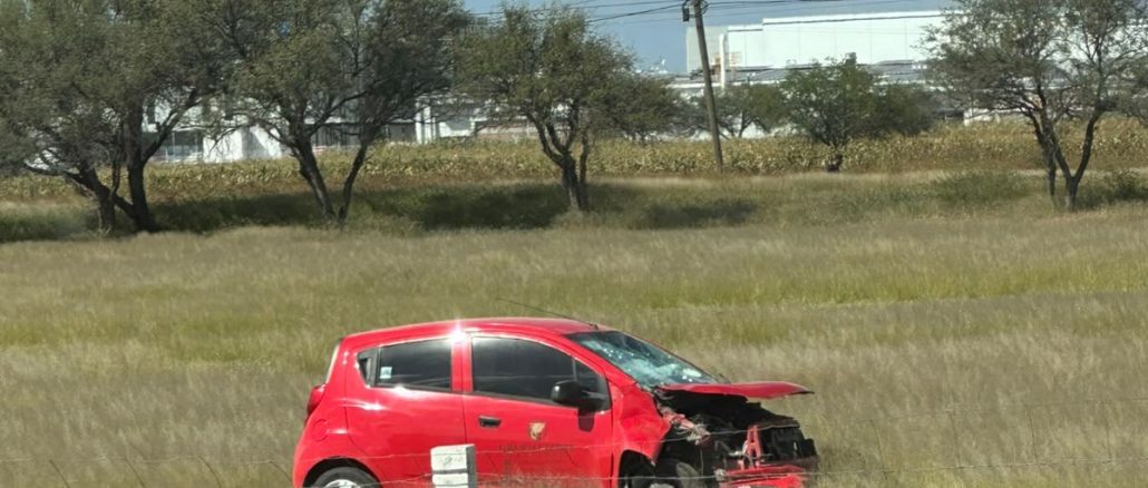 Policías Estatales de Carreteras intervienen accidente que se registró sobre la carretera estatal 158, no se reportaron personas lesionadas