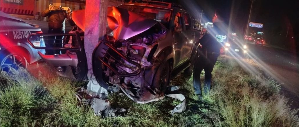Policía Vial atiende choque contra objeto fijo en el fraccionamiento Solidaridad I