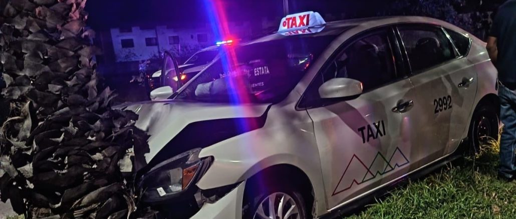 Policía Vial atiende choque contra objeto fijo en el fraccionamiento Montebello