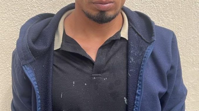 Policía Municipal detiene a hombre por portación de arma prohibida en VNSA