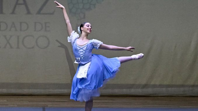 Ana Isabella gana Concurso Internacional de Danza y obtiene becas en el extranjero