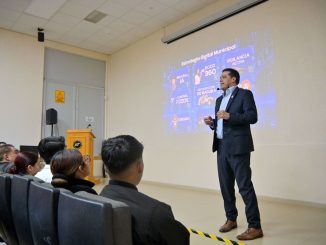 Presenta Leo Montañez avances en tecnologías digitales a estudiantes de UTA